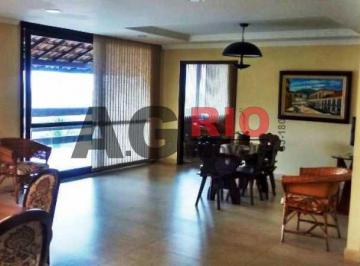 Casa · 325m² · 4 Quartos · 2 Vagas · Casa à venda - em Pechincha