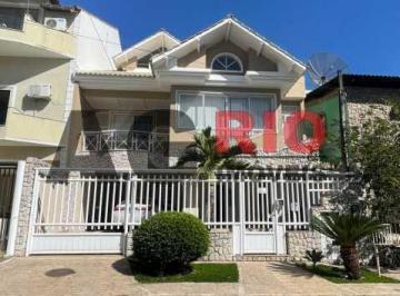 Casa · 236m² · 4 Quartos · 2 Vagas · Casa em Condomínio - Triplex/ 4 quartos / Vila Valqueire
