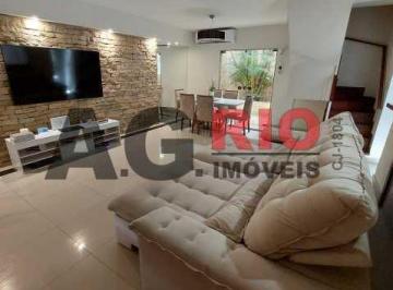 Casa · 112m² · 4 Quartos · 1 Vaga · Casa de rua : / Residencial / Pechincha