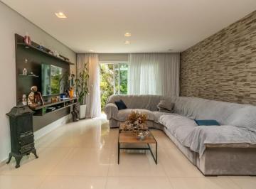0c503674-8570-408b-8cf6-758e71bec54b · Deslumbrante sobrado para venda em Jaraguá com 3 quartos, sendo 3 suítes, 335m²