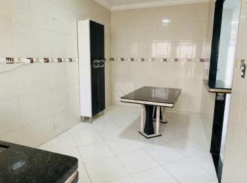 Casa · 198m² · 3 Quartos · 1 Vaga · Tradição e Muito Espaço no Bairro Porto! Casa Ampla de 3 Quartos com Quintal