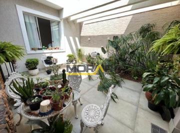 Casa · 230m² · 4 Quartos · 1 Vaga · Casa com 4 Quartos e 2 banheiros a Venda, 230 m2 por R$ 1.390.000
