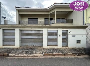 Foto 01 · Casa para venda com 3 dormitórios sendo 1 suíte, 358 m² de construção, no Centro de Alfenas/MG