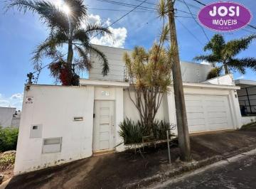 RESIDENCIAL ALTO DO AEROPORTO · Casa para venda com 3 dormitórios, 250 m² de construção, no Residencial Alto do Aeroporto em Alfenas