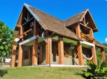 Casa · 178m² · 4 Quartos · 4 Vagas · Refúgio Exclusivo com Vista para o Mar na Praia de Cima - Pinheira
