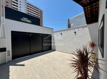 Casa · 134m² · 3 Quartos · 2 Vagas · Casa geminada toda REFOMADA no CENTRO do Boqueirão, 3 dormitórios, confira em Praia Grande.
