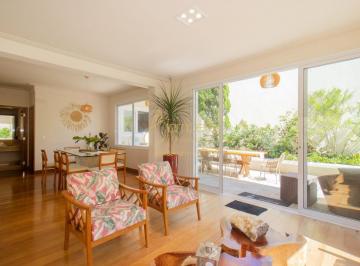 Casa · 269m² · 3 Quartos · 3 Vagas · Casa sofisticada no Jardim Cordeiro com piscina aquecida, área gourmet e alto padrão de acabamento