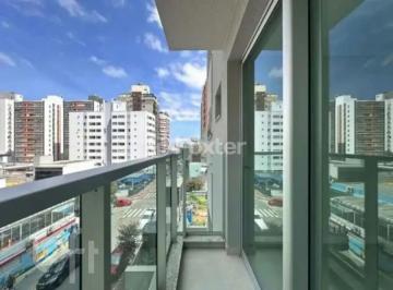 def98284 · Apartamento, 2 dormitórios, 76 m², em Centro