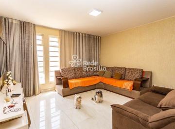 Casa · 235m² · 3 Quartos · 4 Vagas · QR 406 |  Casa Sobrado com 3 quartos sendo 1 Suíte - Aceita Financiamento e FGTS - com 4 Vagas de Ga