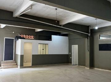 Comercial , Petrópolis · Ótimo Galpão Recém Reformado Próximo a Praça Pasteur - Petrópolis/RJ