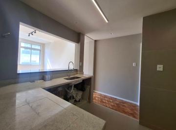 Apartamento de 2 quartos, Rio de Janeiro · Laranjeiras. Reformado, claro e com vista livre. Sala, dois quartos (1 suíte com varanda), e vaga