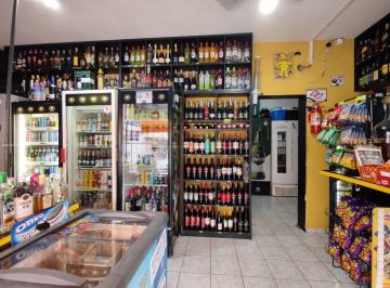 202603271344566298.jpg · Comercial para Locação em Caraguatatuba, Centro, 2 dormitórios, 2 banheiros