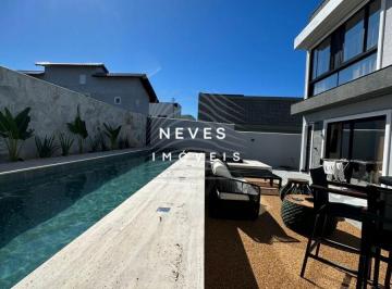 Casa de 3 quartos, Camboriú · CASA DE ALTO PADRÃO NO CONDOMÍNIO CALEDÔNIA – LOCAÇÃO ANUAL | 3 SUÍTES | PISCINA | MOBILIADA.