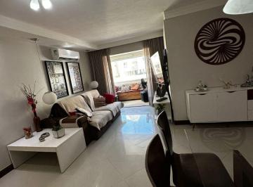 Apartamento de 4 quartos, Salvador · Apartamento térreo, espaçoso, 4/4, 1 suíte, dependência, boa localização, à venda no Rio Vermelho