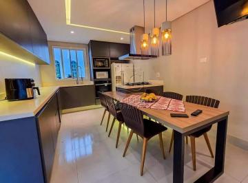 Casa · 236m² · 4 Quartos · 3 Vagas · Sobrado à venda no Parque Jaçatuba em Santo André com 3 dormitórios, suíte, varanda envidraçada e 3 