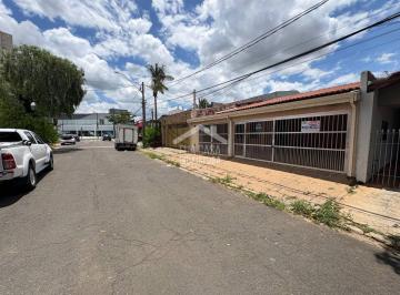 Casa · 198m² · 3 Quartos · 2 Vagas · Casa 3 quartos, sendo 2 suítes e edícula no Jardim América