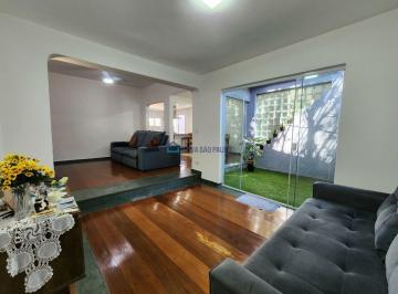 Casa · 250m² · 3 Quartos · 4 Vagas · Casa reformada, 3 quartos sendo 2 suites, 4 vgas com edicula proximo a Av dos Bandeirantes.