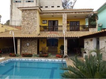 Casa · 353m² · 5 Quartos · 4 Vagas · "Luxuosa Casa em Condomínio no Coração de Campo Grande"