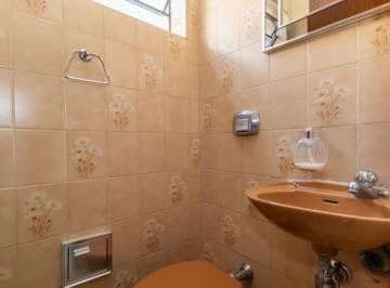 IMG_20260625_061523_000.jpeg · Versátil casa para venda em Vila Anglo Brasileira com 3 quartos, sendo 1 suíte, 228m² - remaxfront#U