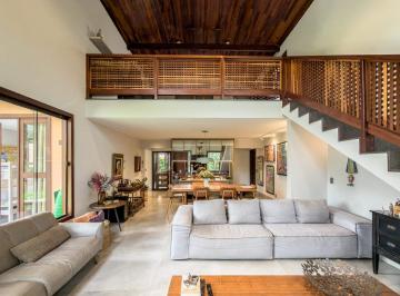 Sala · Casa Exclusiva no Cond. Solar da Serra com área de lazer e uma vista linda