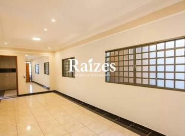 Casa · 187m² · 4 Quartos · 2 Vagas · Casa para venda ampla no bairro Planalto, com 04 quartos sendo 02 suítes, oportunidade única em Uber