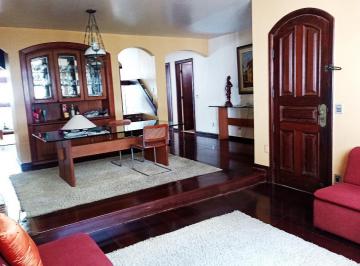 Casa · 227m² · 5 Quartos · 5 Vagas · Casa 5/4, sendo 2 suites, 3 salões, armários decorados em todos os cômodos, pisc