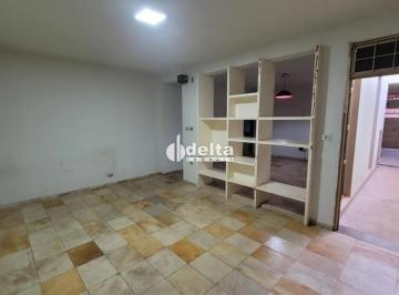 Casa · 230m² · 5 Quartos · 3 Vagas · Casa residencial com 5 quartos sendo 2 suítes disponível para locação no bairro Jardim Patrícia em U
