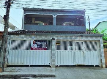 Casa · 198m² · 6 Quartos · 2 Vagas · Sobrado à Venda no Guará II – QE 38 | lote 200m² | 6 Quartos
