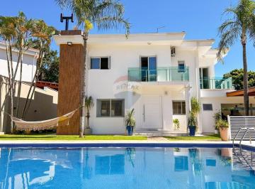 Casa · 308m² · 4 Quartos · 6 Vagas · Casa de Alto Padrão com 4 dormitórios, 308 m², em excelente localização no Condomínio Marambaia, Vin