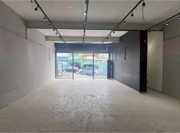 Comercial · 300m² · Galpão Comercial Reformado em Guarulhos - 300m²