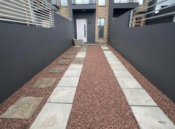 Casa · 66m² · 2 Quartos · 1 Vaga · Excelente sobrado à venda no bairro Nova Cachoeirinha - Cachoeirinha/RS