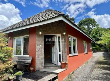 Casa · 174m² · 3 Vagas · CASA COM 03 DORMITÓRIOS EM CANELA