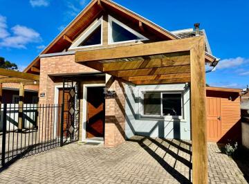 Casa · 128m² · 1 Vaga · CASA COM 3 DORMITÓRIOS  EM CANELA