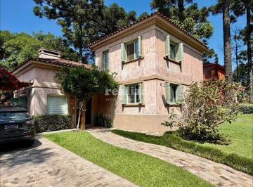 Casa · 213m² · CASA 3 QUARTOS EM BAIRRO NOBRE