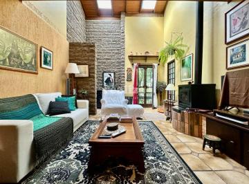 Casa · 305m² · 1 Vaga · CASA 4 DORMITÓRIOS COM TERRENO AMPLO