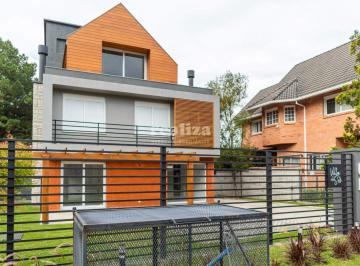 Casa · 128m² · 1 Vaga · CASA 3 DORMITÓRIOS EM CANELA