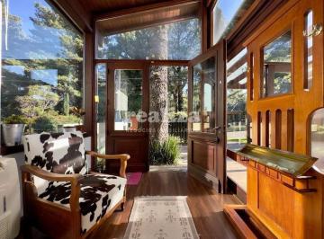 Casa · 150m² · 2 Vagas · CASA COM 3 DORMITÓRIOS EM CANELA