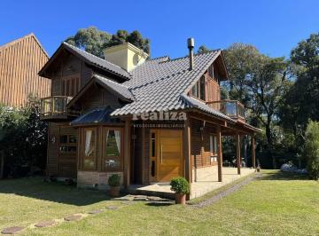 Casa · 140m² · 1 Vaga · CHALE COM 3 DORMITÓRIOS EM CANELA