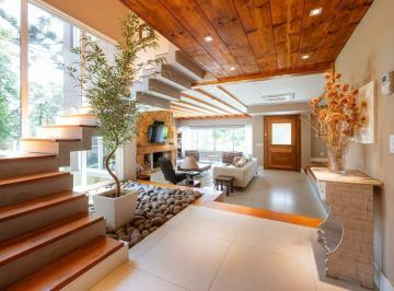 Casa · 302m² · 2 Vagas · CASA COM 4 DORMITÓRIOS EM  CANELA