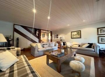 Casa · 400m² · 2 Vagas · CASA COM 3 SUÍTES NO LAJE DE PEDRA