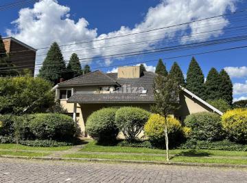 Casa · 265m² · CASA EM CANELA COM TRÊS QUARTOS