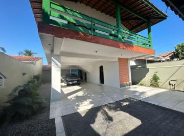 Casa de 4 quartos, Itanhaém · Casa à 60m do mar com 4 quartos e área gourmet em Itanhaém.