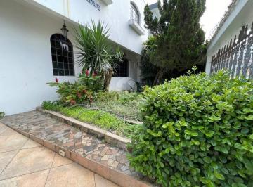 Casa · 189m² · 6 Quartos · 2 Vagas · Casa a venda na Aparecida!
