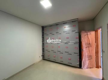 Casa · 360m² · 3 Quartos · 2 Vagas · Casa residencial com 3 suítes disponível para locação e venda no bairro Jardim Sul em Uberlândia-MG
