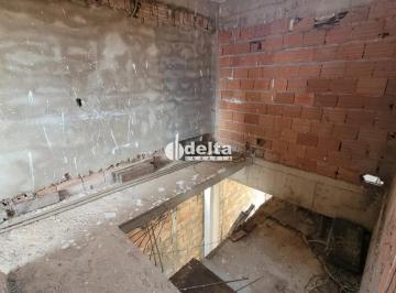 Casa · 250m² · 3 Quartos · 2 Vagas · Casa residencial com 3 quartos sendo 1 suíte disponível para venda no bairro Jardim Europa em Uberlâ