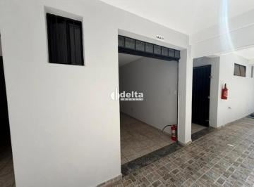 Comercial · 154m² · 8 Quartos · Casa comercial disponível para locação no bairro Nossa Senhora Aparecida em Uberlândia