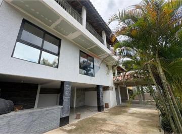 Casa · 264m² · 3 Quartos · 2 Vagas · Casa em Parque do Imbui, Teresópolis/RJ de 264m² 3 quartos à venda por R$ 800.000,00