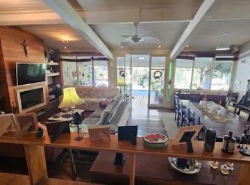 Casa · 269m² · 4 Quartos · 4 Vagas · Casa em Albuquerque, Teresópolis/RJ de 269m² 4 quartos à venda por R$ 980.000,00