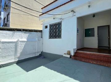 ezqxd42owm4ndjlyzqzzde1_md · Casa individual com 2 quartos, vaga e quintal. Documentação ok. Vila da Penha