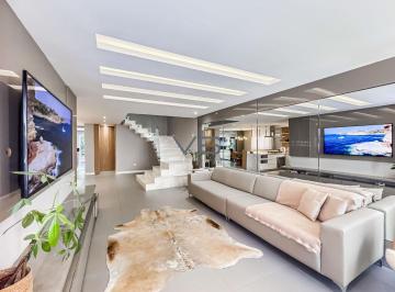 Casa de 3 quartos, São José dos Pinhais · Luxo, lazer privativo e vista panorâmica: seu novo refúgio de 265m² no Recanto das Andorinhas.